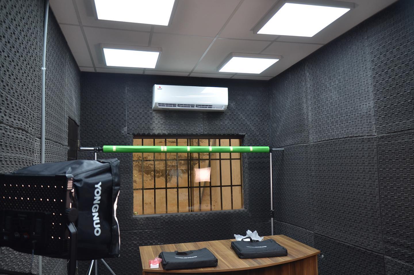 Sala de grabación con tratamiento acústico